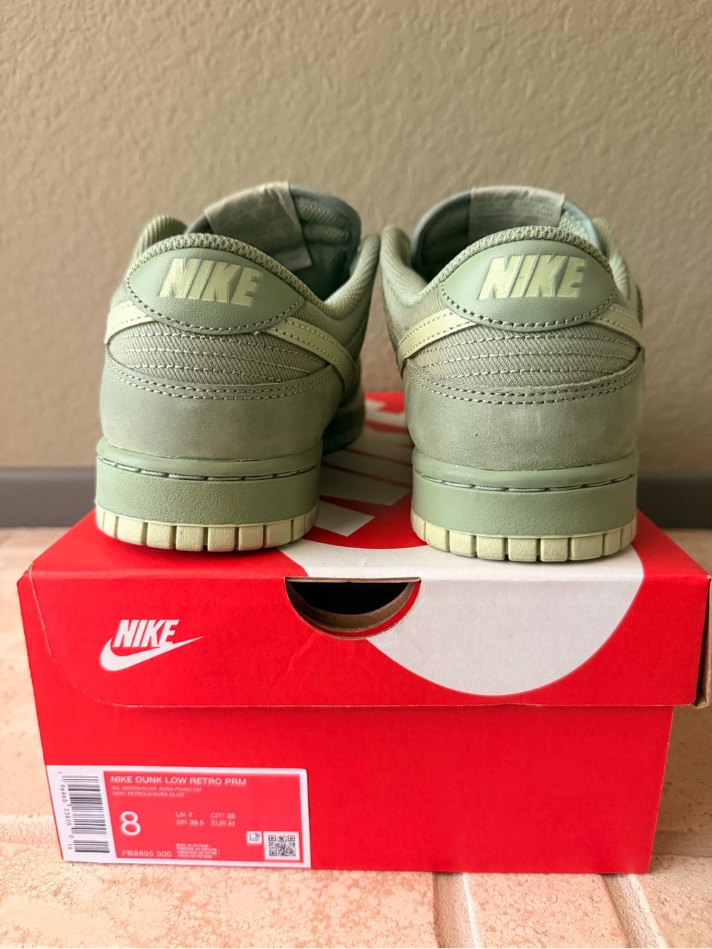 Nike Dunk Low Retro Premium “Oil Green”  size 8 Men’s / 9.5 Women’s like NEW!! - Picture 4 of 5